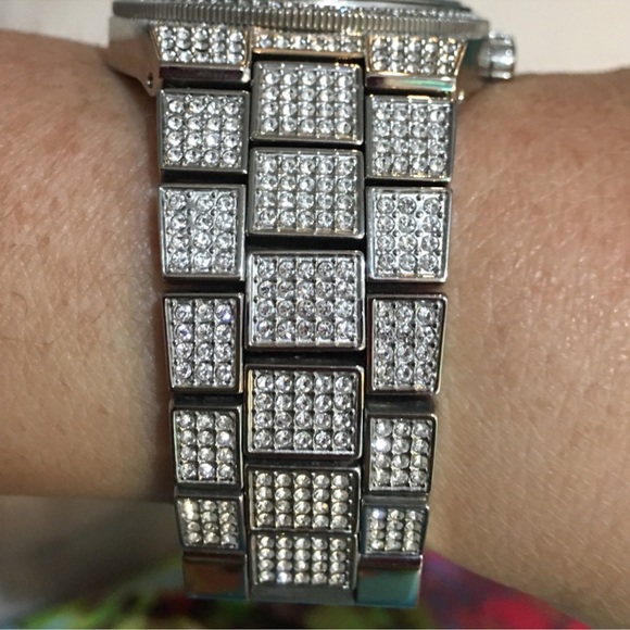 Mk crystal watch new in box.never wore this watch - Picture 3 of 8